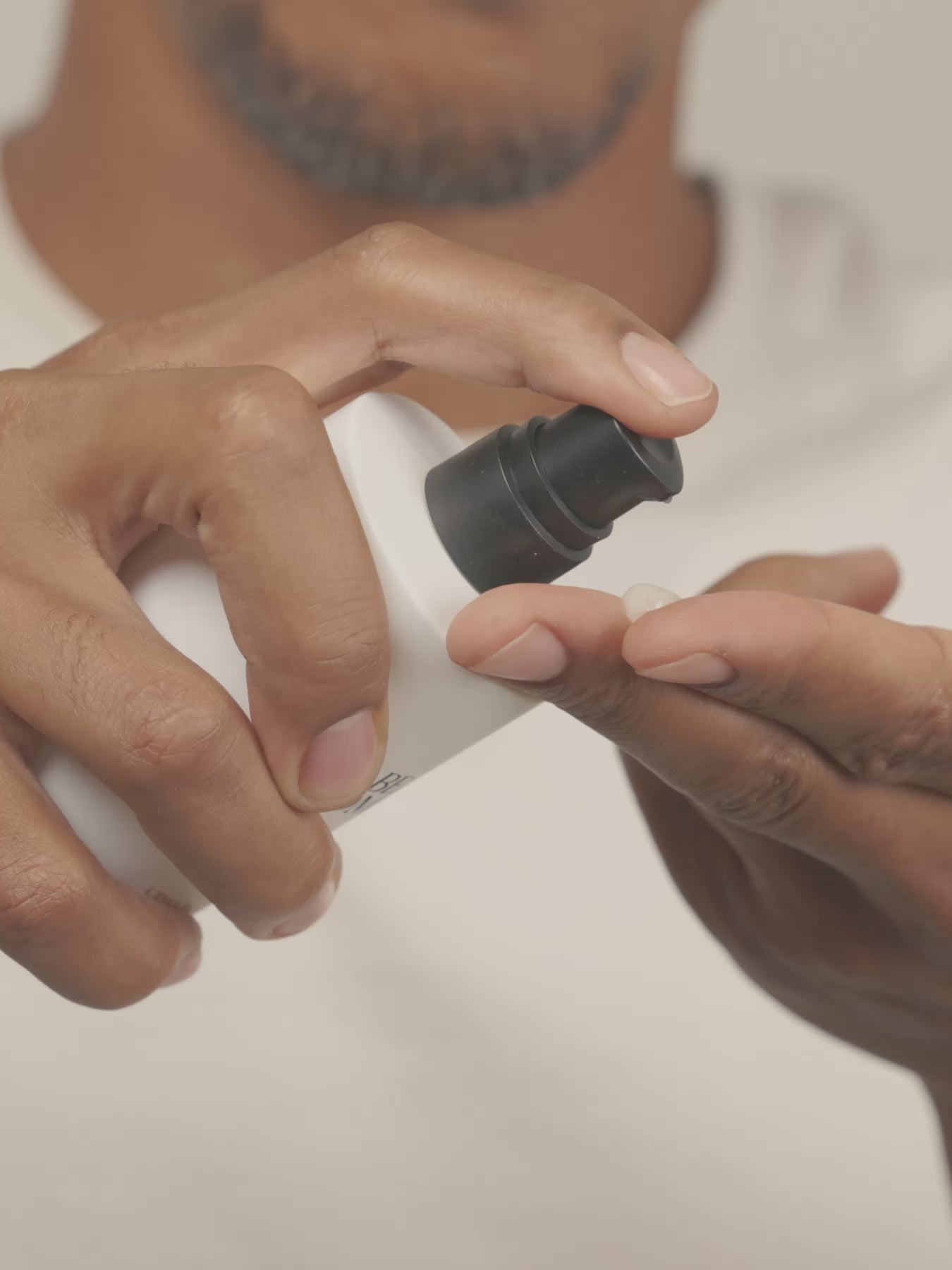 Application of The Fluid Cream, with a close-up of the product first, then focus on a man's face to show step by step the correct movements to follow next.